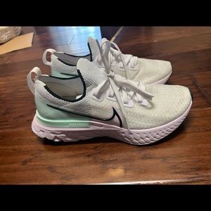 Nike Flynit React size 8.5